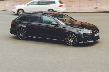 Kiev, Ukrayna - 12 Haziran 2021: Black Audi RS6