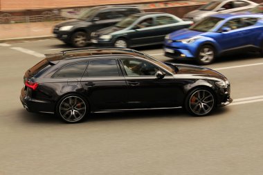 Kiev, Ukrayna - 12 Haziran 2021: Black Audi RS6