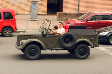 Kiev, Ukrayna - 12 Haziran 2021: Eski araba GAZ 69 yolda