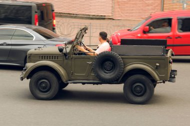 Kiev, Ukrayna - 12 Haziran 2021: Eski araba GAZ 69 yolda