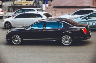 Kiev, Ukrayna - 12 Haziran 2021: Bentley Continental Flying Spur