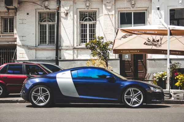 Kijev Ukrajna Június 2021 Luxus Kék Audi Szuperautó Parkolt Városban — Stock Fotó