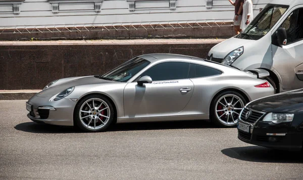 キエフ ウクライナ 2021年6月19日 道路上のポルシェ ポルシェ911 — ストック写真