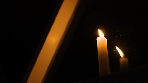 Brennende Kerze Dunkeln — Stockvideo