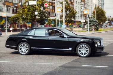 Kiev, Ukrayna - 19 Haziran 2021: Bentley Mulsanne. Lüks araba primi.
