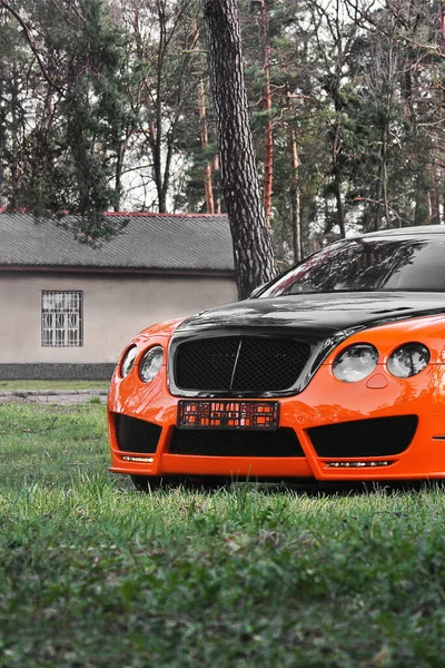 Kiev Ucrânia Abril 2014 Carro Luxo Laranja Bentley Continental Mansory — Fotografia de Stock