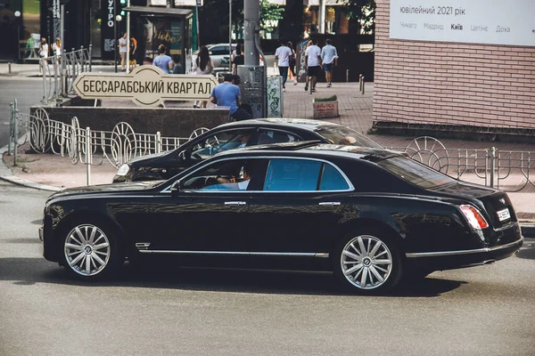 Kiev Ukrayna Haziran 2021 Black Bentley Mulsanne Şehirde Lüks Sedan — Stok fotoğraf