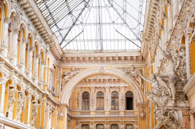 Odessa, Ukrayna - 5 Eylül 2021: Yaşlı Odessa. Odessa geçidi. Eski mimari.