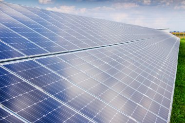 güneş paneli ve yenilenebilir enerji