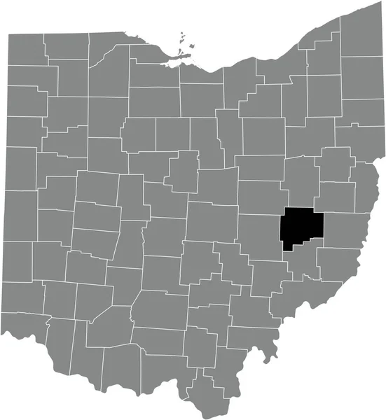 ABD 'nin Ohio eyaletinin gri idari haritasında Guernsey County' nin siyah işaretli konumu haritası yer alıyor.