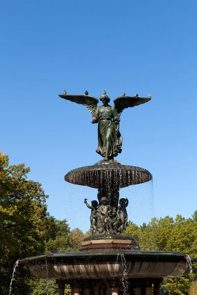 Estátua da fonte do parque central — Fotografia de Stock