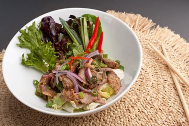 NUM tok Tay biftek biftek salata