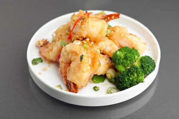 Camarones de miel frita con brócoli —  Fotos de Stock