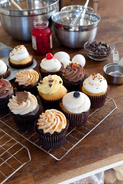 Cupcake gourmet assortiti — Foto Stock