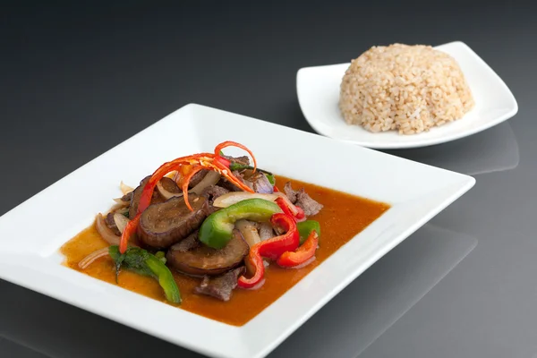 Spicy Thai Eggplant and Brown Rice — Stock Photo, Image