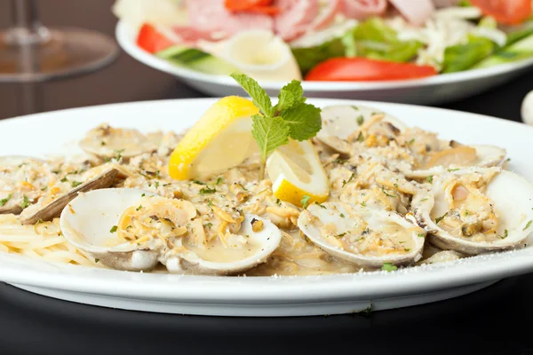 Pasta met kokkels — Stockfoto