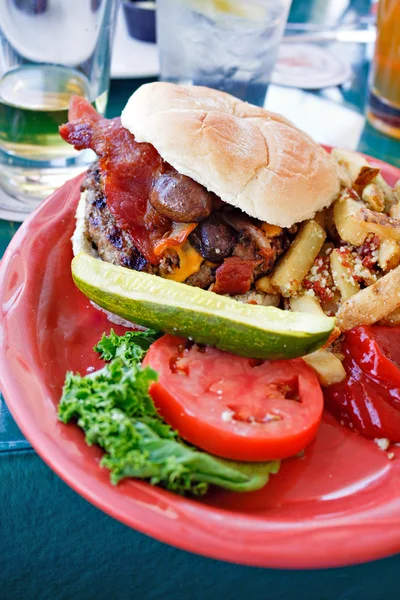 Spek paddestoel cheeseburger — Stockfoto