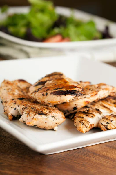 Salade van gegrilde kip — Stockfoto