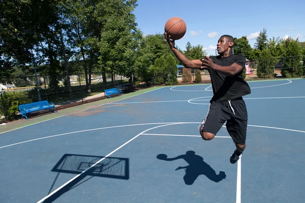 Basketbal layup — Stockfoto