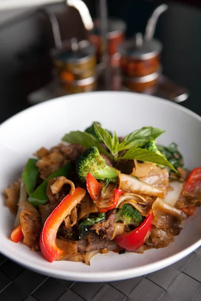 Pad kee mao thailändsk maträtt — Stockfoto