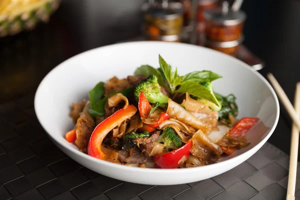 Berusad noodle thailändsk mat — Stockfoto