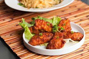 Tay baharatlı tavuk kanadı