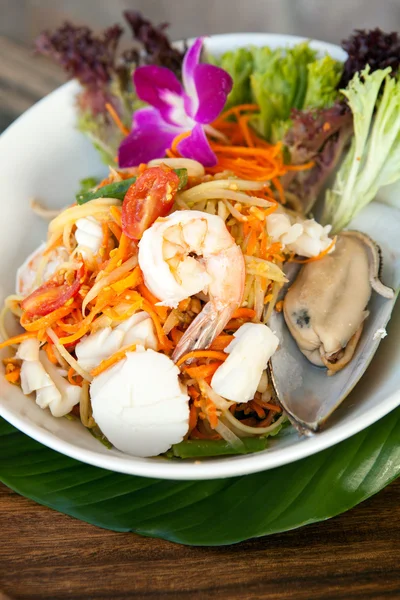 Salade de fruits de mer thaïlandais Som Tum — Photo