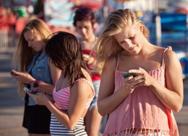 akıllı telefonlar üzerinde ciddi gençler