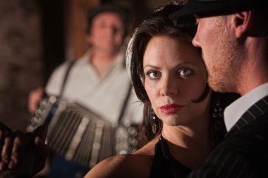 güzel tango dansçısı ortağı ile