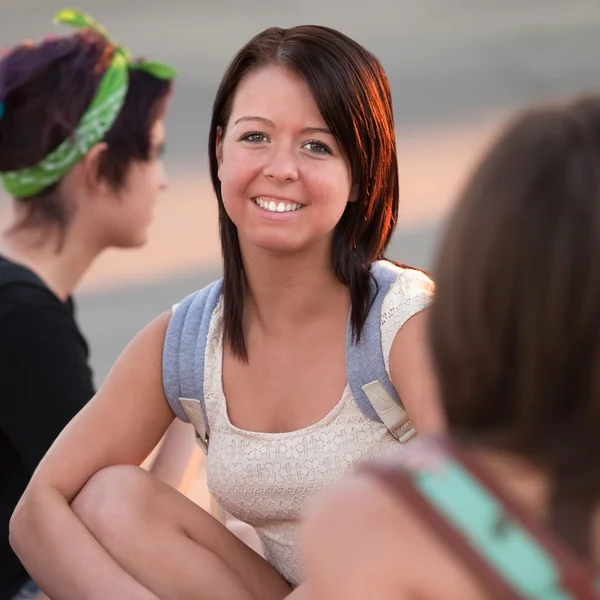 Souriant adolescent fille — Photo