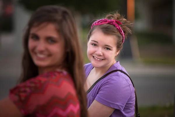 Grinning Young Woman in Purple — Stock Photo, Image