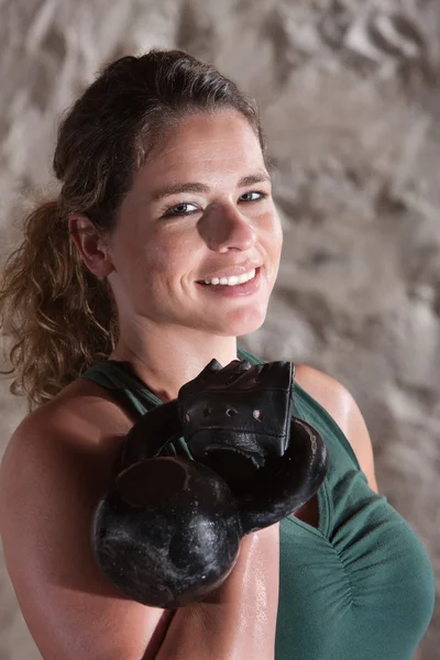 Jolie dame dans l'entraînement de camp de démarrage — Photo