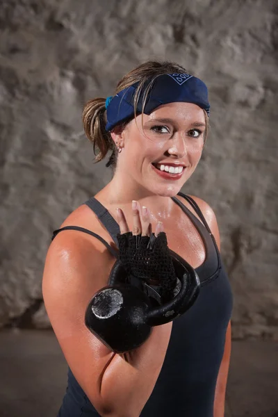 Gelukkige vrouw aan het trainen — Stockfoto