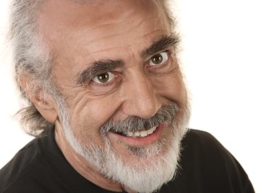 erkek close up gülümseyen