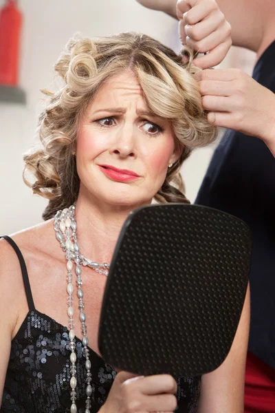 Missnöjd hår salong klient — Stockfoto