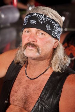 güçlü bisikletçinin çete üyesi