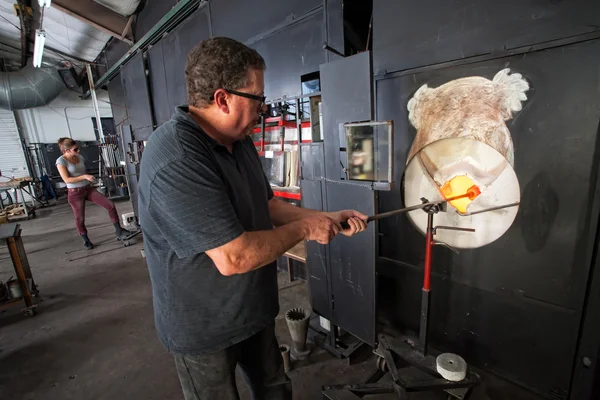 Man Working at Kiln — Stock Photo, Image