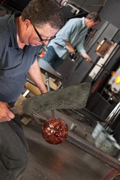 Man Removes Glass Vase — Stock Photo, Image