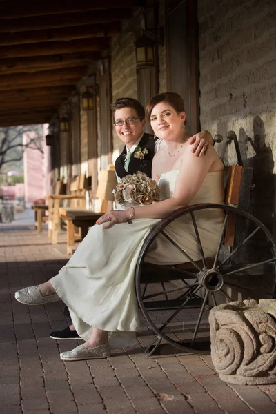 Happy Couple on Bench — Stock Photo, Image