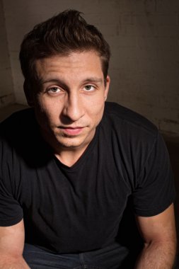 Babacan yakışıklı adam