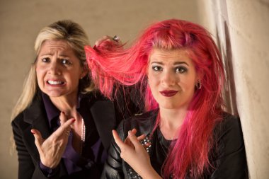 hairdos hakkında tartışıyor