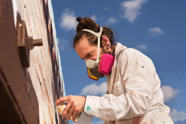 Hombre pintura en aerosol — Foto de Stock