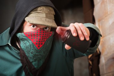 gizlenmiş sprey boya vandal