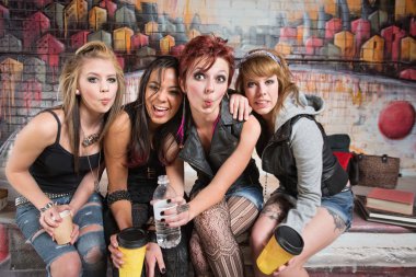 farklı grup goofing etrafında