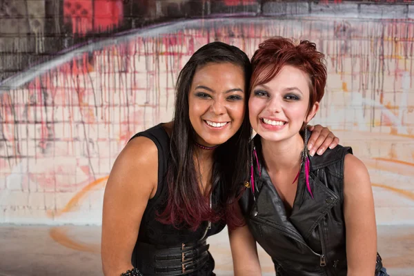 Smiling Pair of Friends — Stock Photo, Image