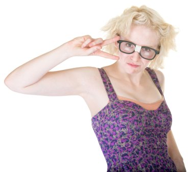 inek gösteren barış işareti