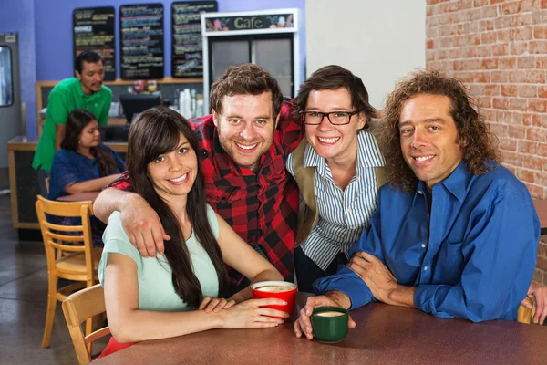 Amigos abrazando — Foto de Stock