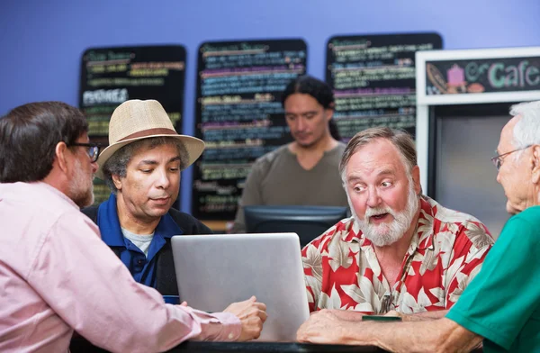 Hombres serios hablando —  Fotos de Stock