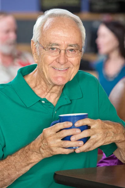 Homem feliz com copo — Fotografia de Stock