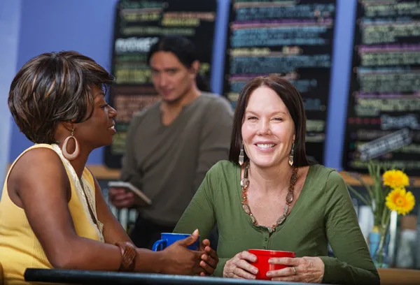 Två glada café kunder — Stockfoto